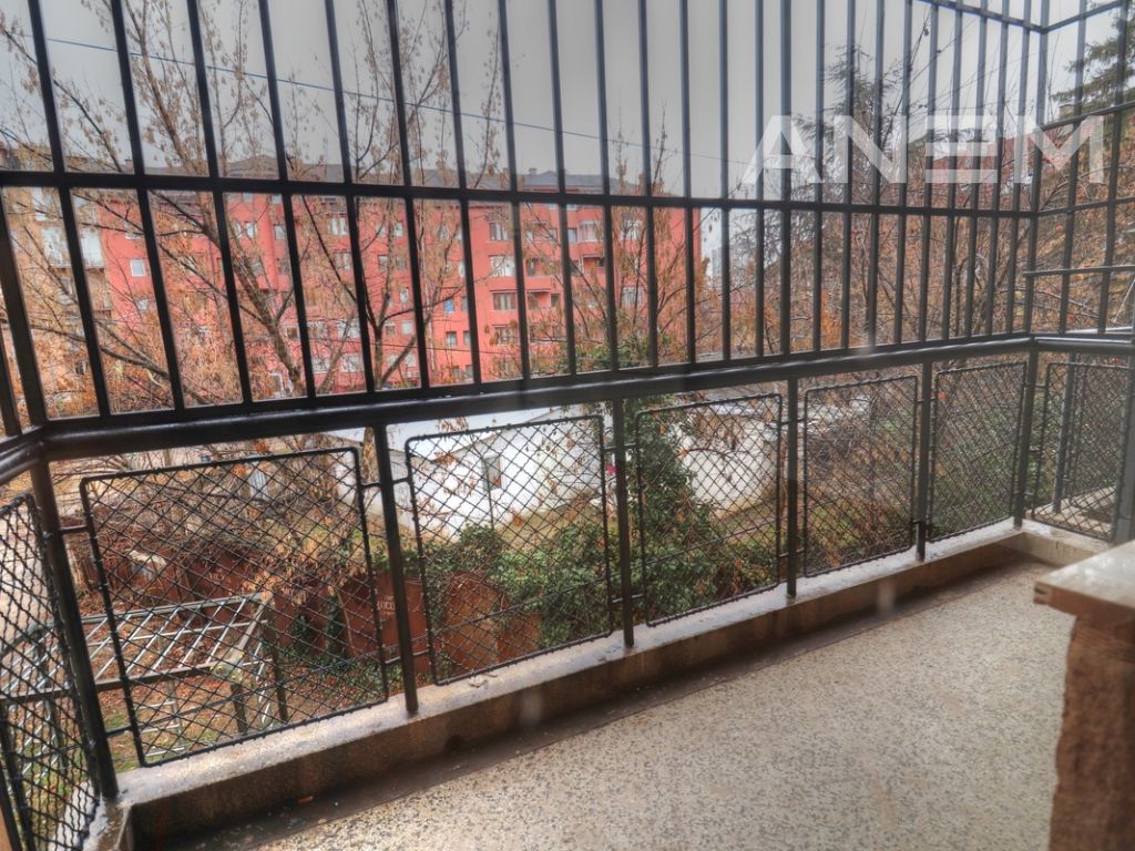 Zyre me qira me 3 njësi në Qendër