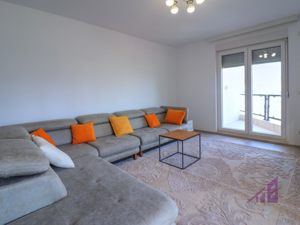 Apartment for rent with 3 bedrooms in Arbëria neighborhood
