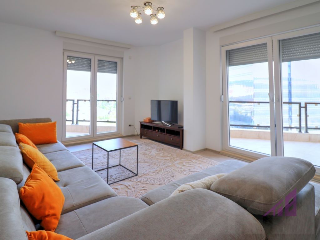 Apartment for rent with 3 bedrooms in Arbëria neighborhood
