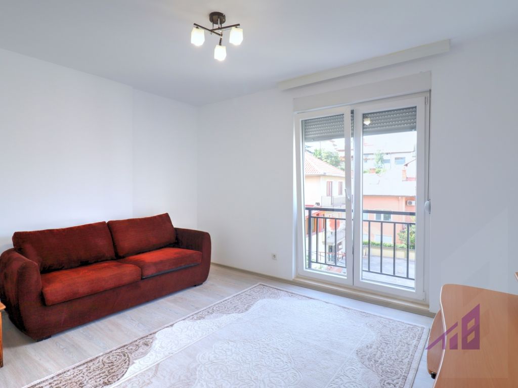 Apartment for rent with 3 bedrooms in Arbëria neighborhood