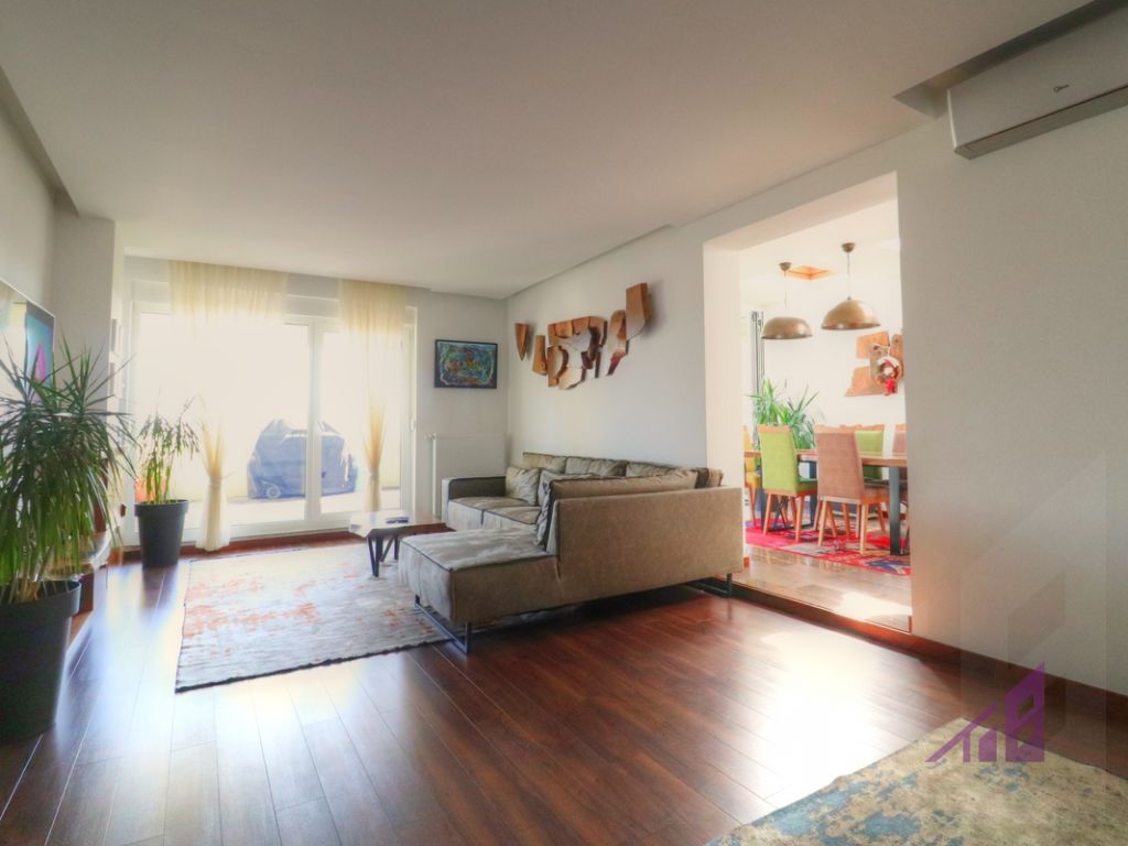 Penthouse me qira me 3 dhoma gjumi ne lagjen Arberia