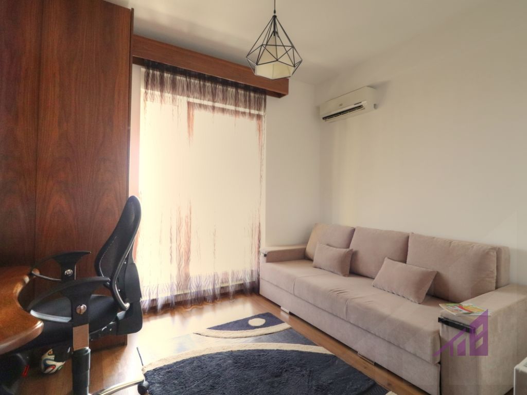 Penthouse me qira me 3 dhoma gjumi ne lagjen Arberia