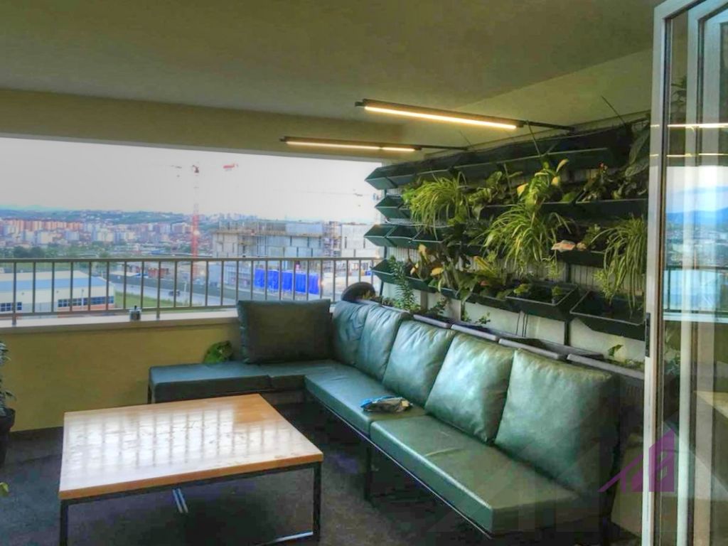 Penthouse me qira me 3 dhoma gjumi ne lagjen Arberia