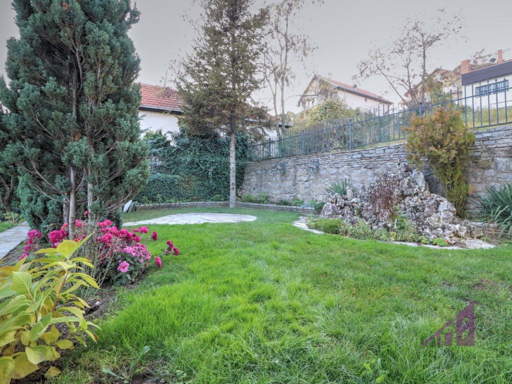 Shtëpia në shitje 185m2 në lagjën Sofalia4
