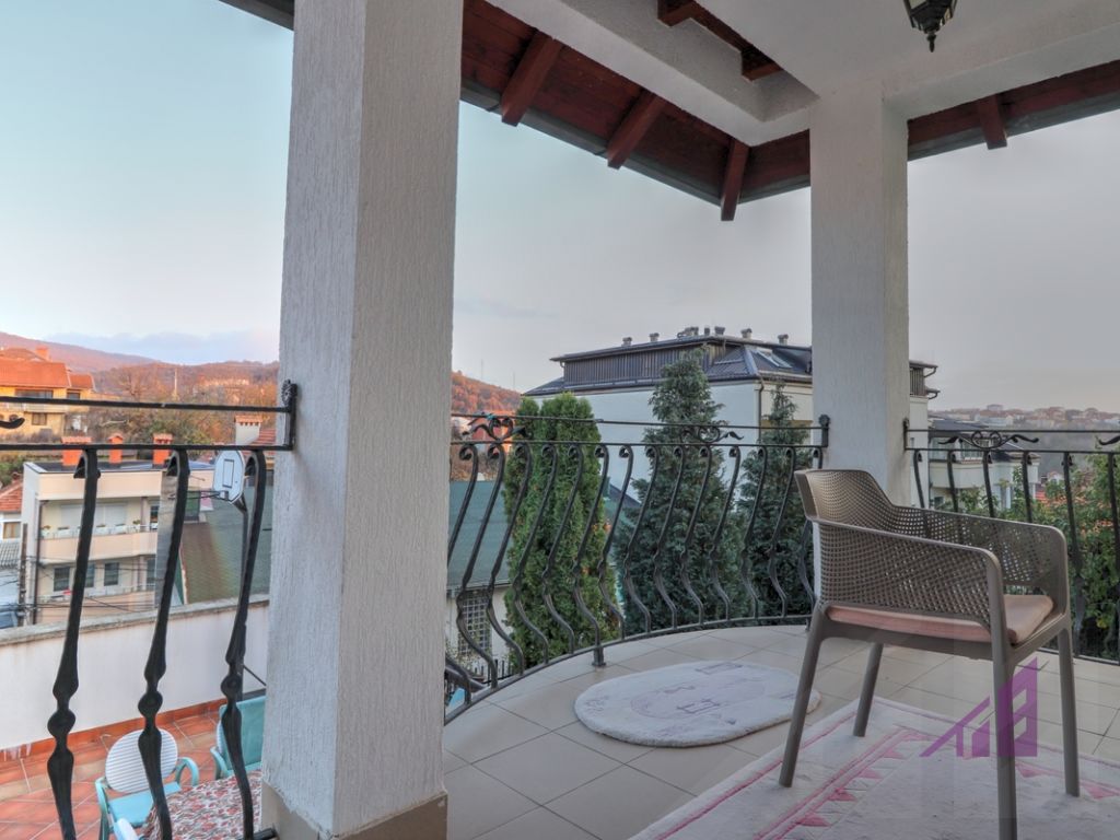 Shtëpia në shitje 185m2 në lagjën Sofalia11