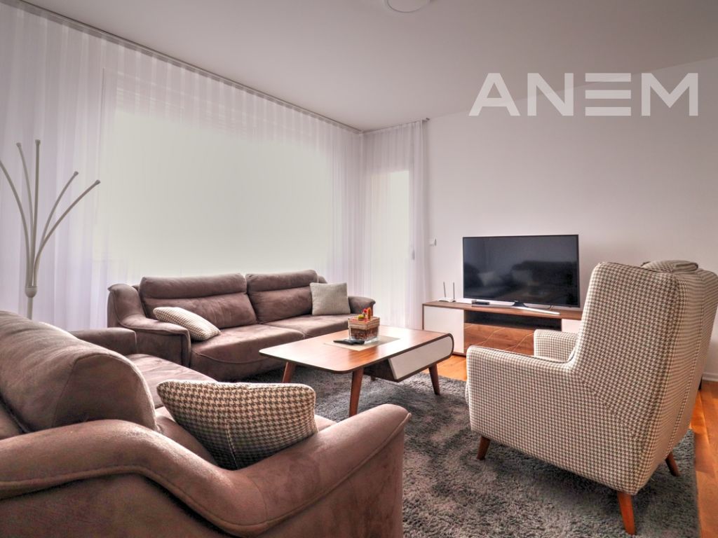 Banesë me qira me 2 dhoma gjumi në lagjen Aktash