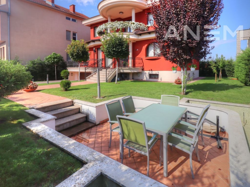 Shtëpi në shitje 430m² në lagjen Marigona 1