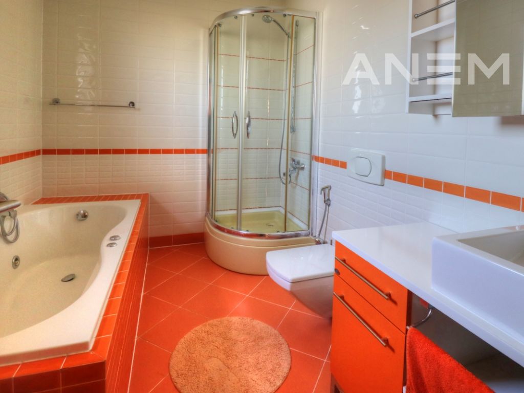 Shtëpi në shitje 430m² në lagjen Marigona 114