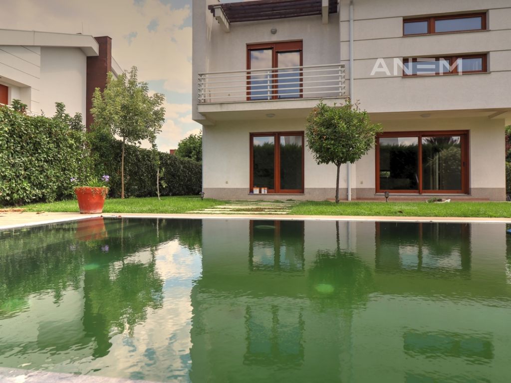 Shtëpi me qira 360m² në Marigona Residence2
