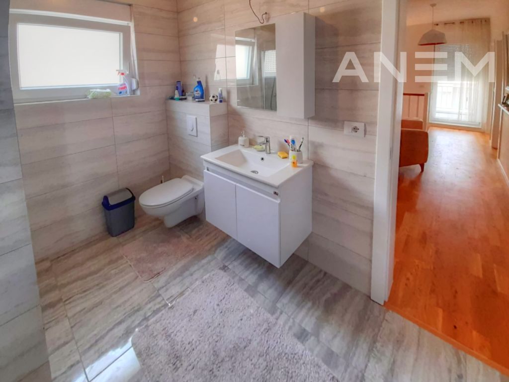 Shtëpi me qira 202m² në Lagjen Qershia7