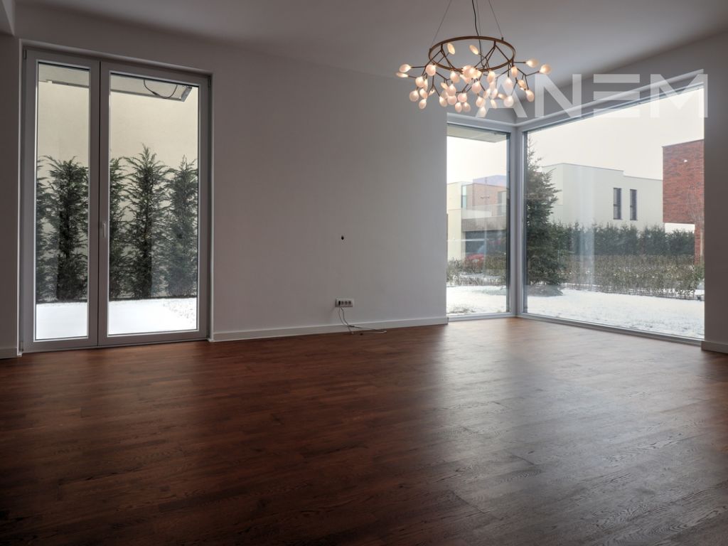 Shtëpi me qira 270m² në lagjen Qershia