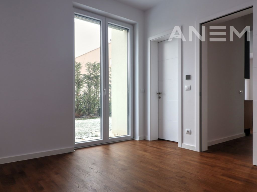 Shtëpi me qira 270m² në lagjen Qershia