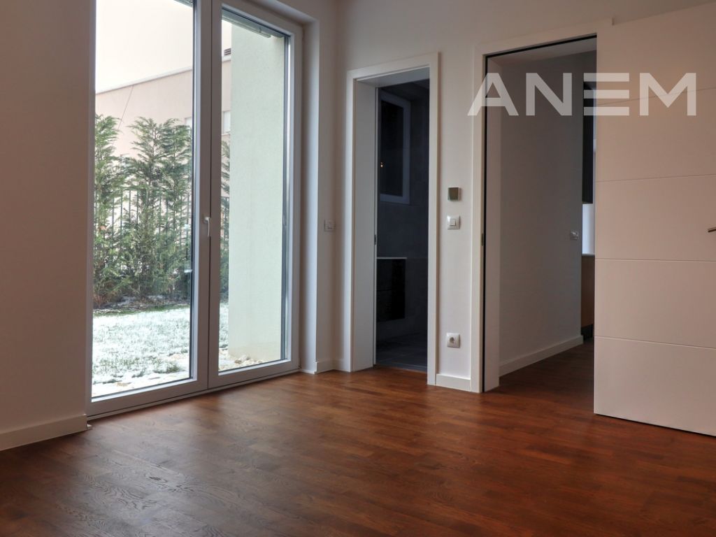 Shtëpi me qira 270m² në lagjen Qershia