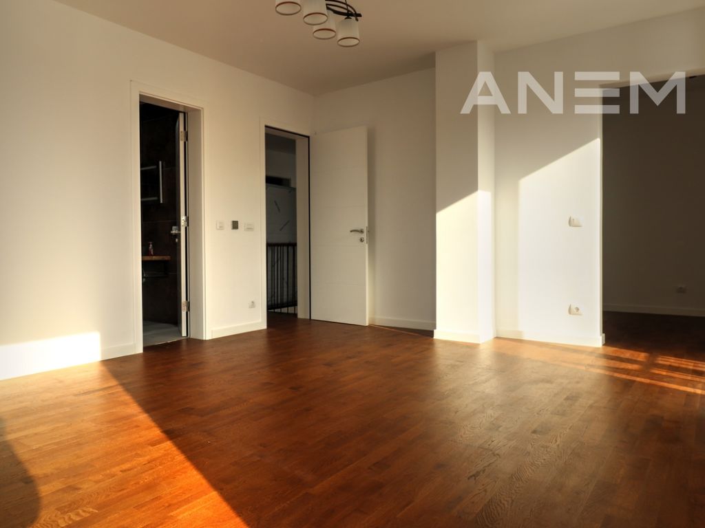 Shtëpi me qira 270m² në lagjen Qershia