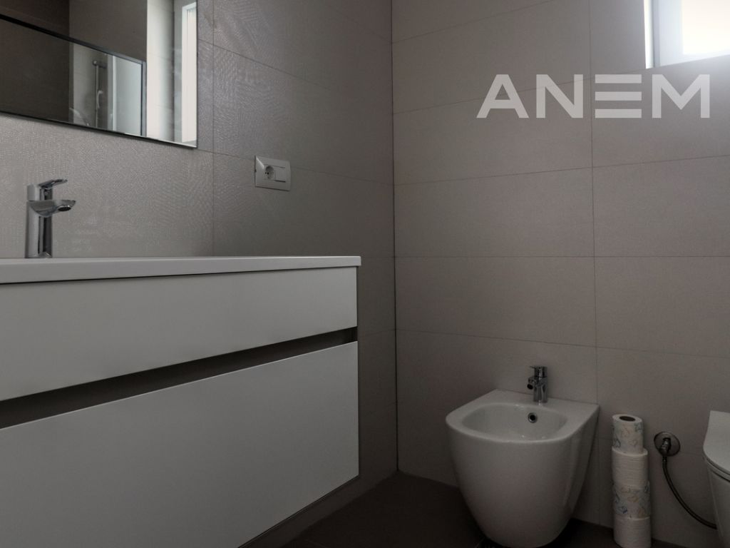 Shtëpi me qira 270m² në lagjen Qershia