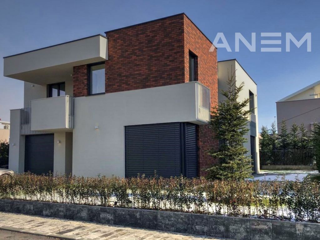 Shtëpi me qira 270m² në lagjen Qershia