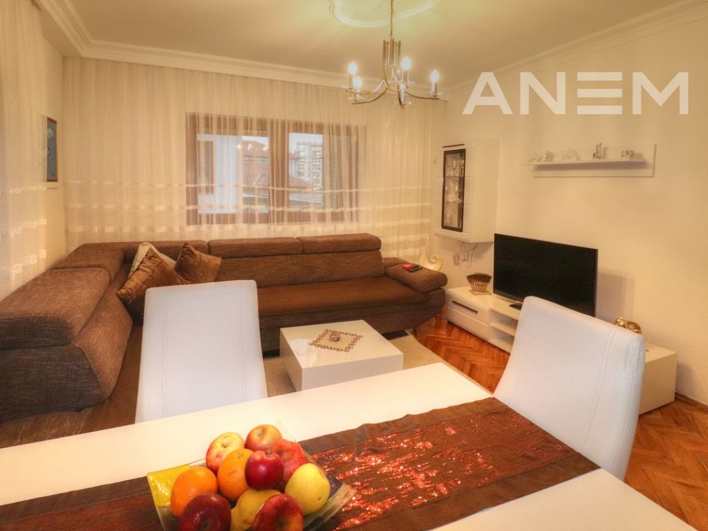 Shtëpi në shitje 260m2 me 5.15 ari truall në lagjen Bregu i Diellit3