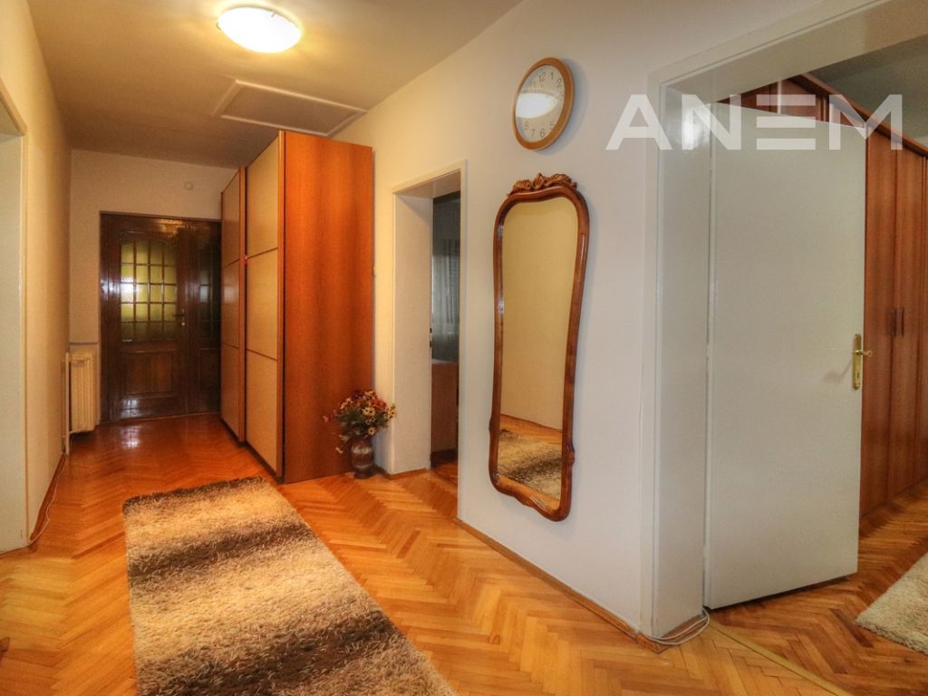 Shtëpi në shitje 260m2 me 5.15 ari truall në lagjen Bregu i Diellit8
