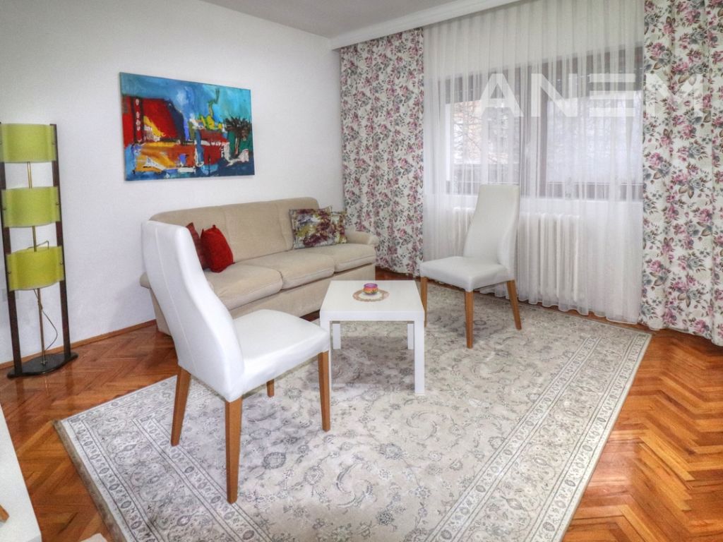 Shtëpi në shitje 260m2 me 5.15 ari truall në lagjen Bregu i Diellit9