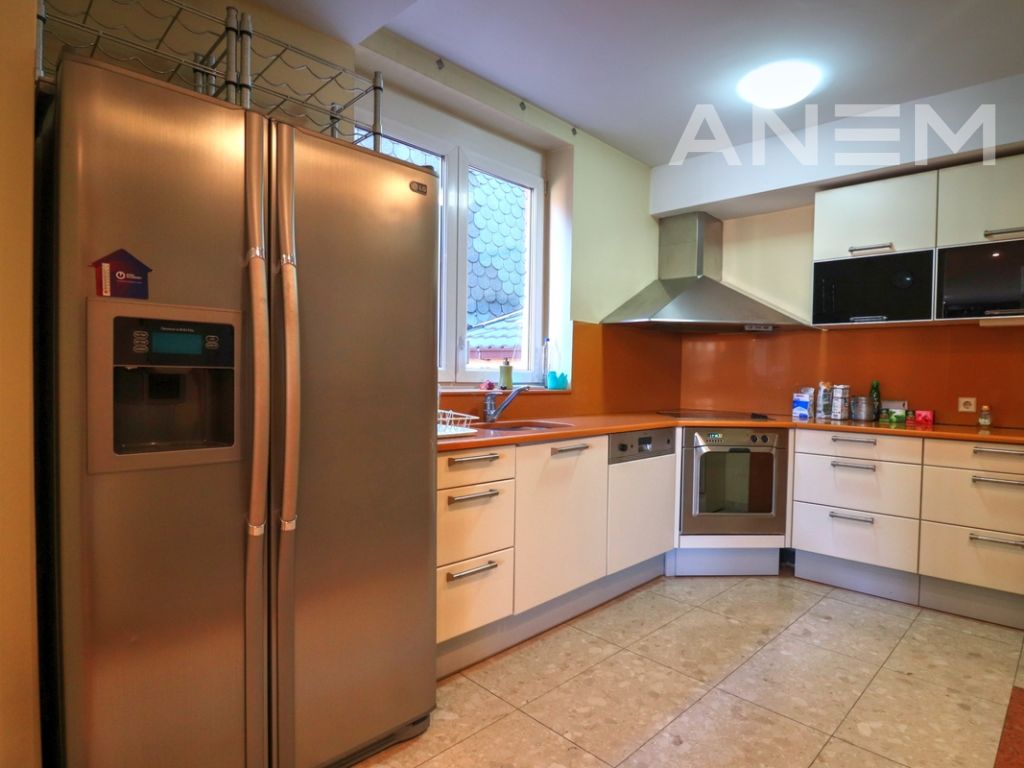 Apartment/Duplex for rent with 3 bedrooms in the Bregu i Diellit neighborhood