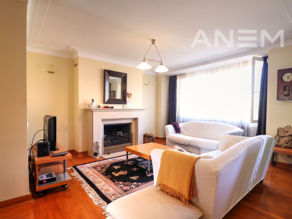 Apartment/Duplex for rent with 3 bedrooms in the Bregu i Diellit neighborhood