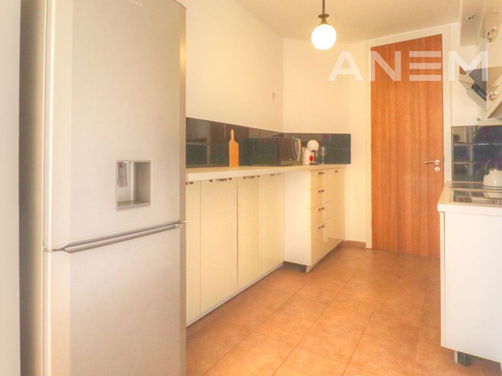 Banesë me qira me 2 dhoma gjumi në Qendër