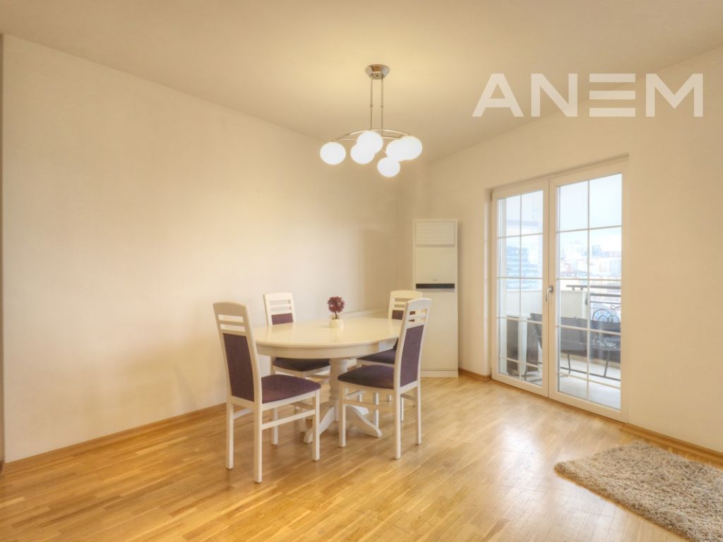 Banesë me qira me 2 dhoma gjumi në Qendër