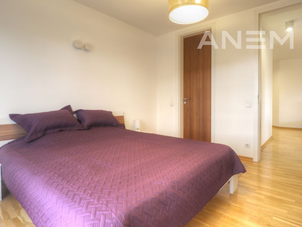 Banesë me qira me 2 dhoma gjumi në Qendër