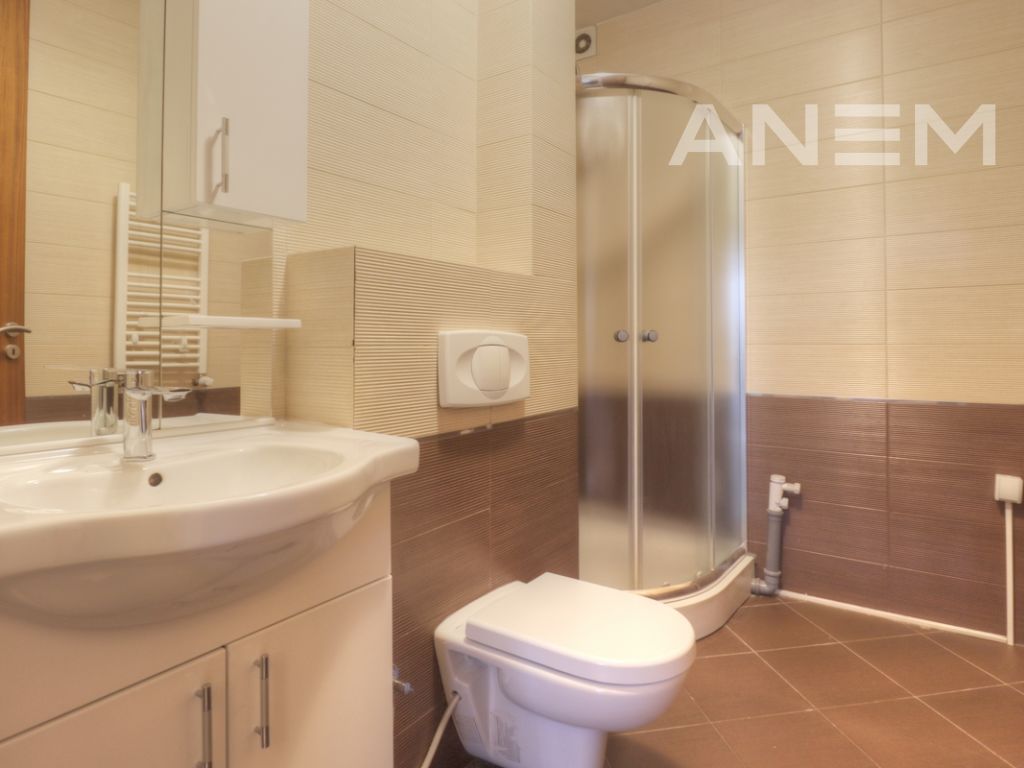 Banesë me qira me 2 dhoma gjumi në Qendër