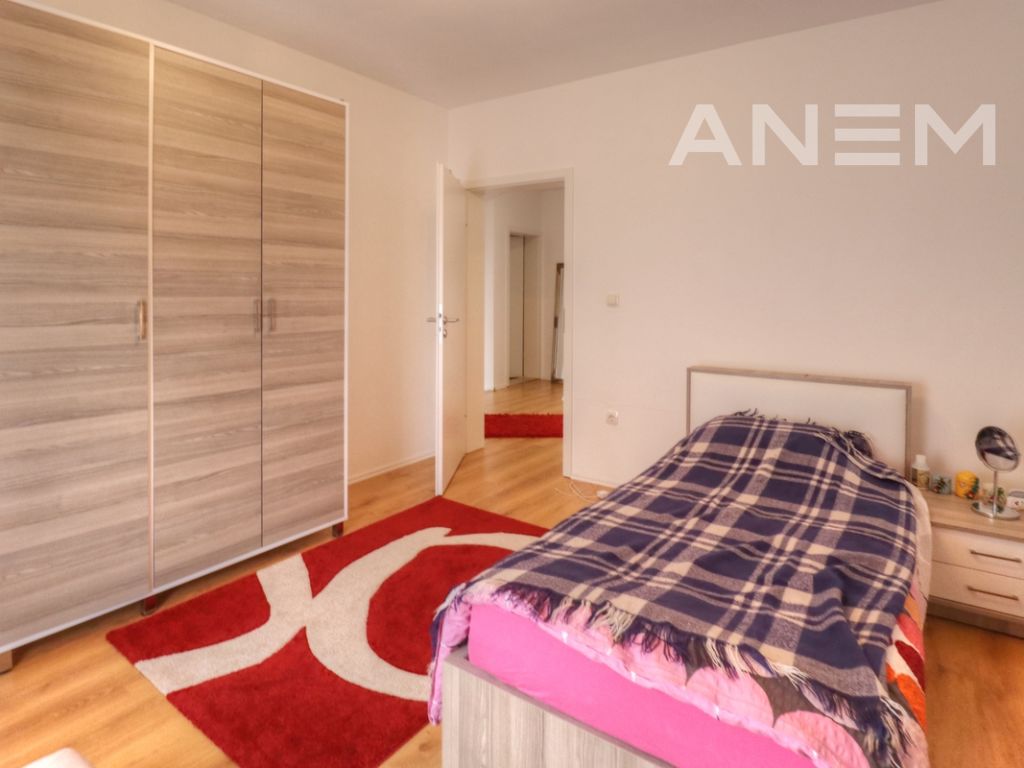 Shtëpi me qira me 3 dhoma gjumi në Lagjën Nic