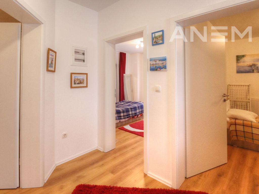 Shtëpi me qira me 3 dhoma gjumi në Lagjën Nic