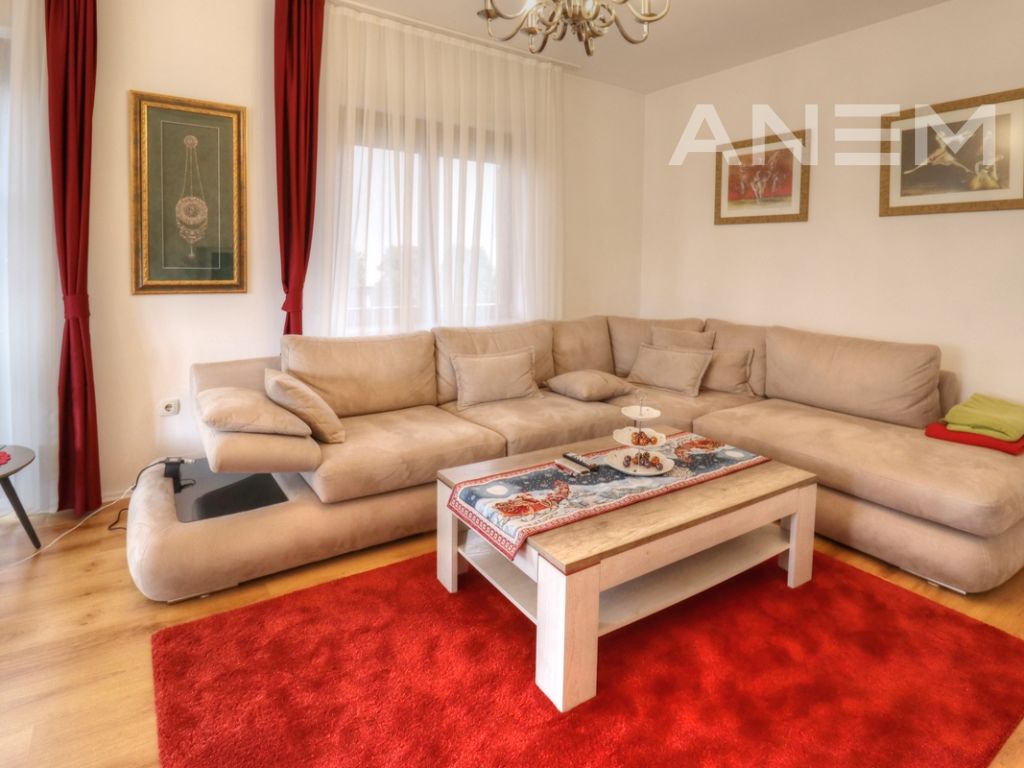 Shtëpi me qira me 3 dhoma gjumi në Lagjën Nic