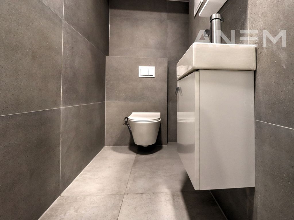 Lokal në shitje 150m2 në Sante4