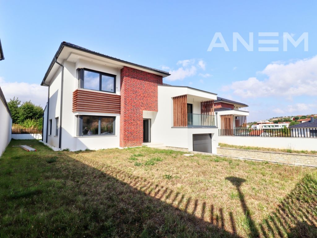 Shtëpi me qira  275m2 në Sofalia Hill