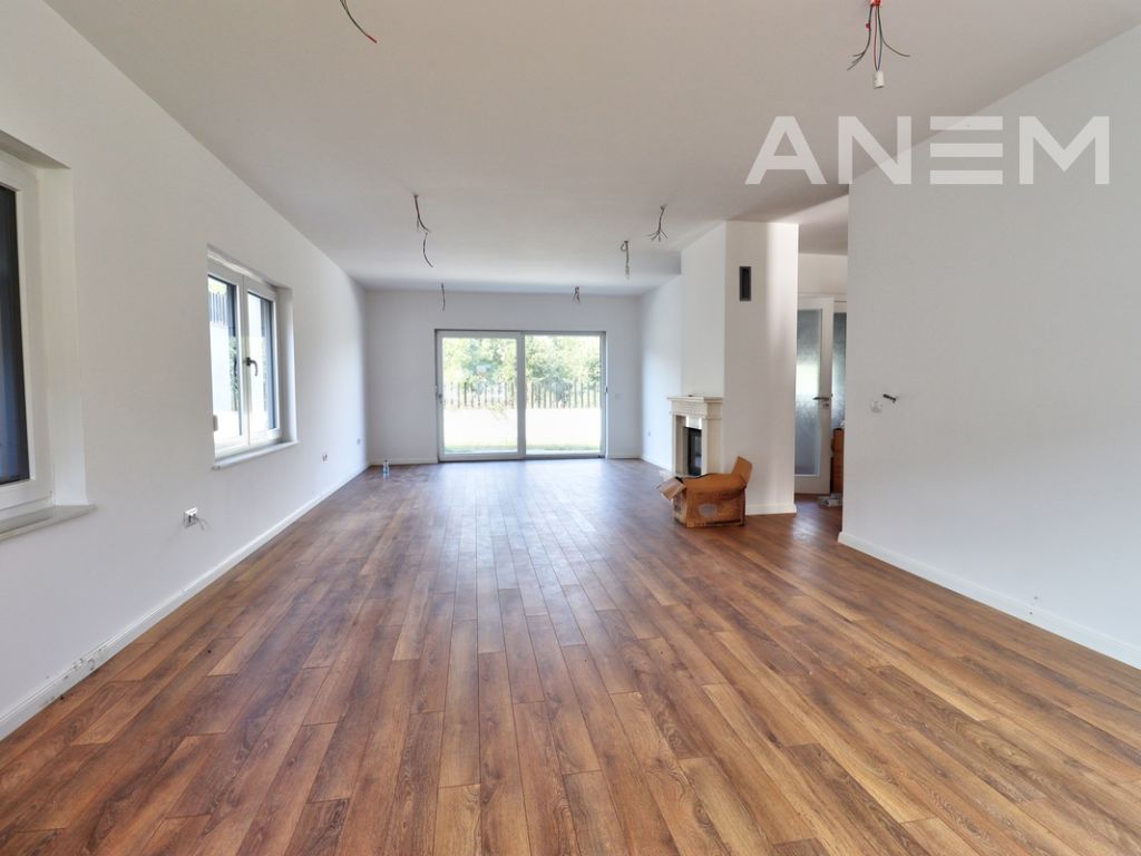 Shtëpi me qira  275m2 në Sofalia Hill