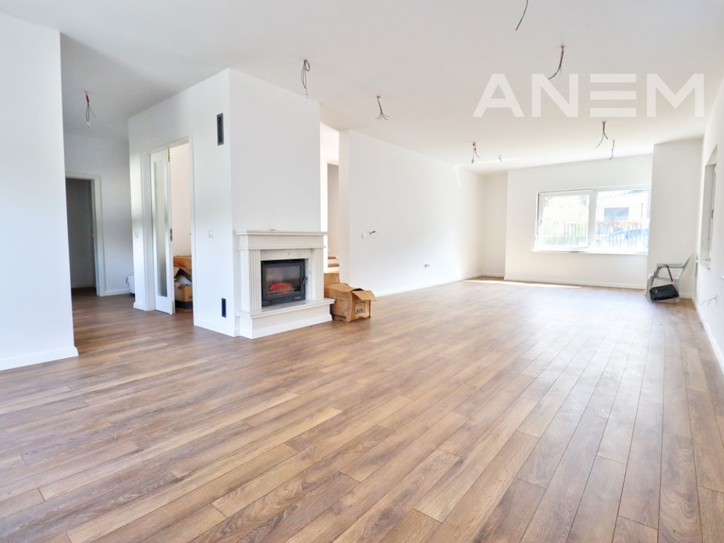 Shtëpi me qira  275m2 në Sofalia Hill