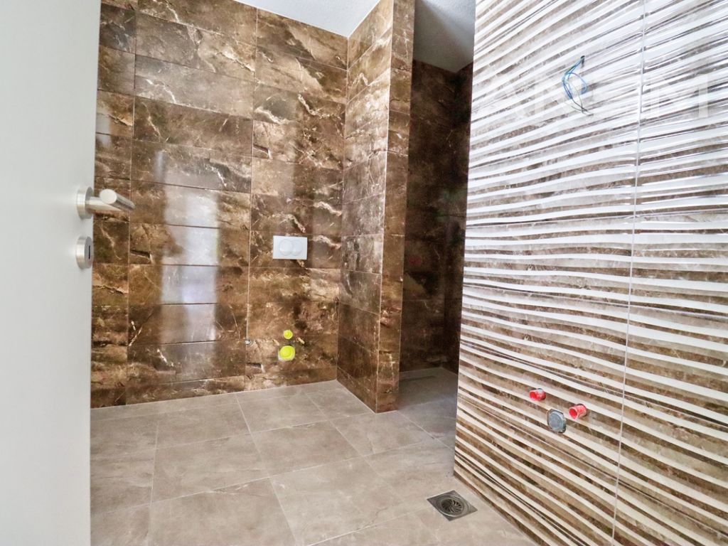 Shtëpi me qira  275m2 në Sofalia Hill