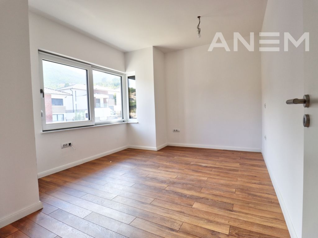 Shtëpi me qira  275m2 në Sofalia Hill