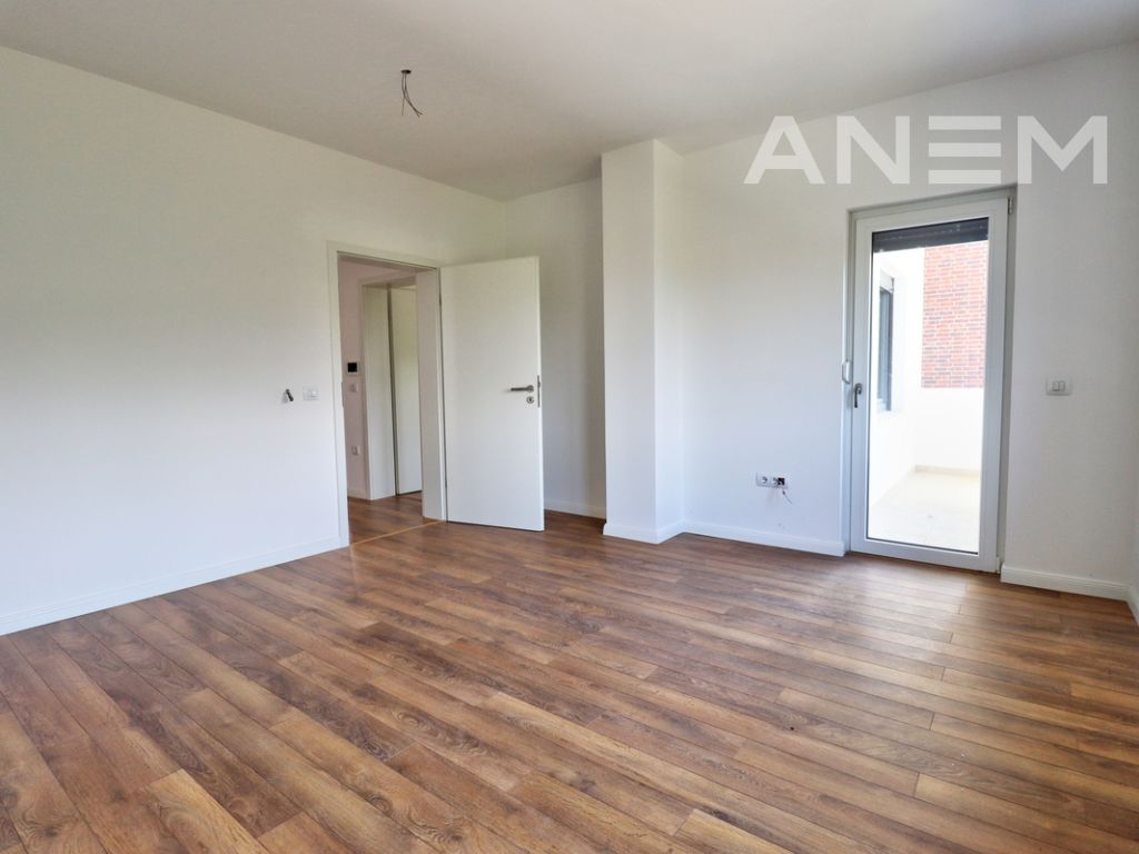 Shtëpi me qira  275m2 në Sofalia Hill