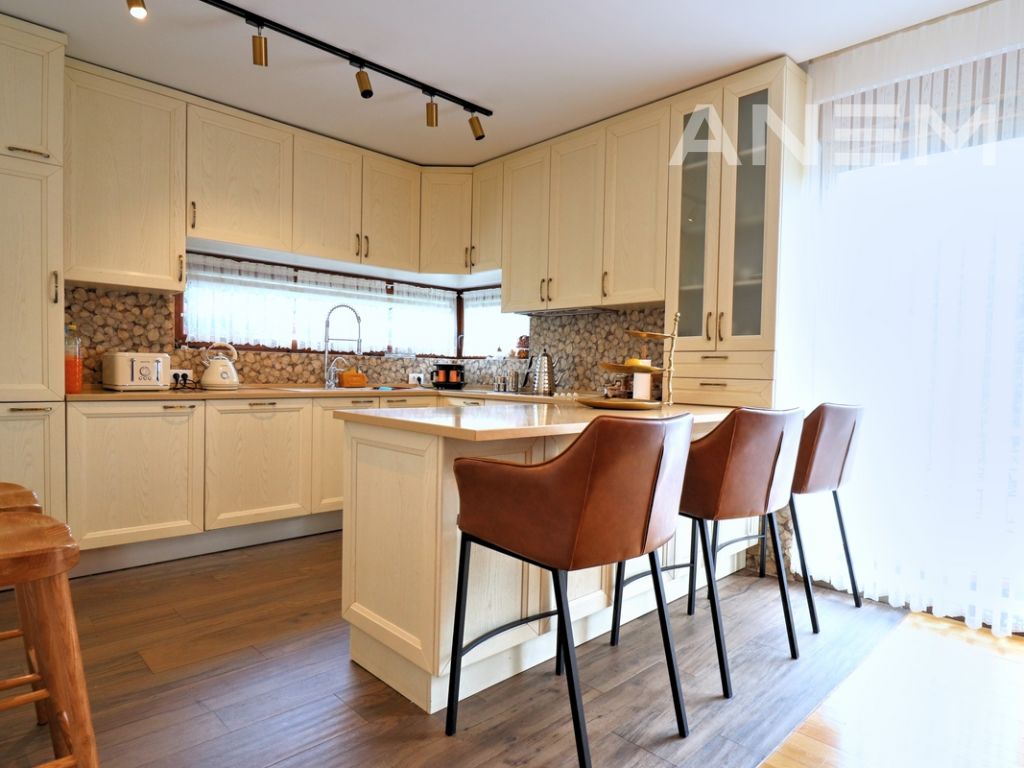 Shtëpi 310m² për shitje në Marigona Residence9