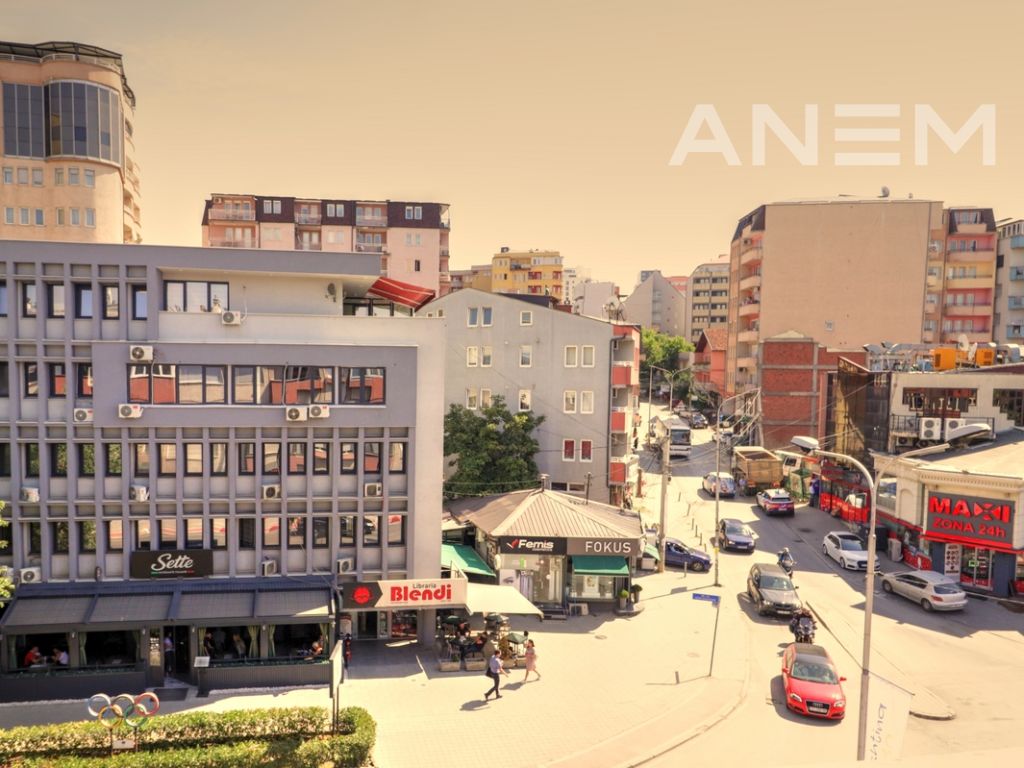 Zyre me qira me 4 hapësira pune në Qendër7