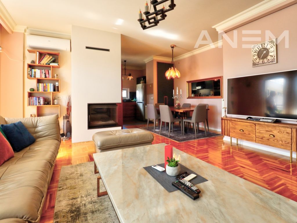 Penthouse në shitje  151m2+70 m2 terasë në Kalabri.0