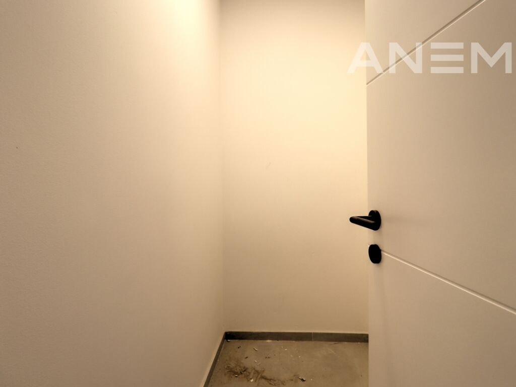 Banesë/Zyre me qira me 4 hapësira pune në Qendër7