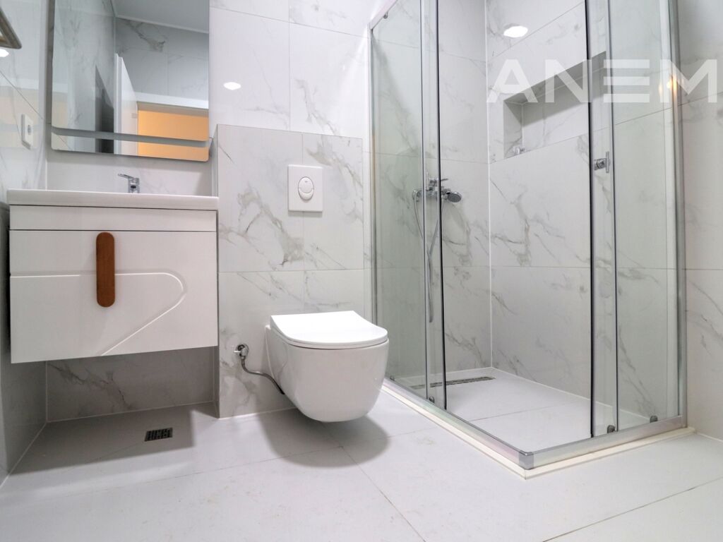 Zyre me qira me 3 hapësira pune në Rrugën B