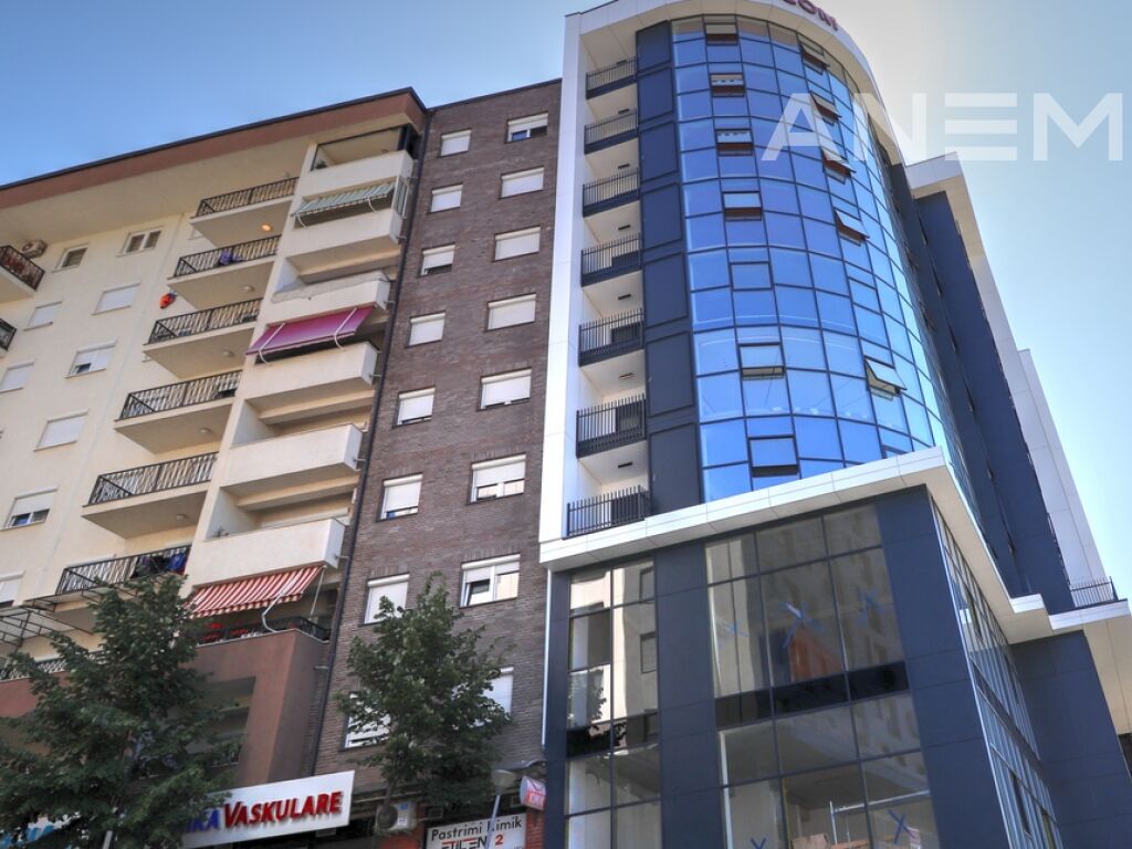 Zyre me qira me 3 hapësira pune në Rrugën B