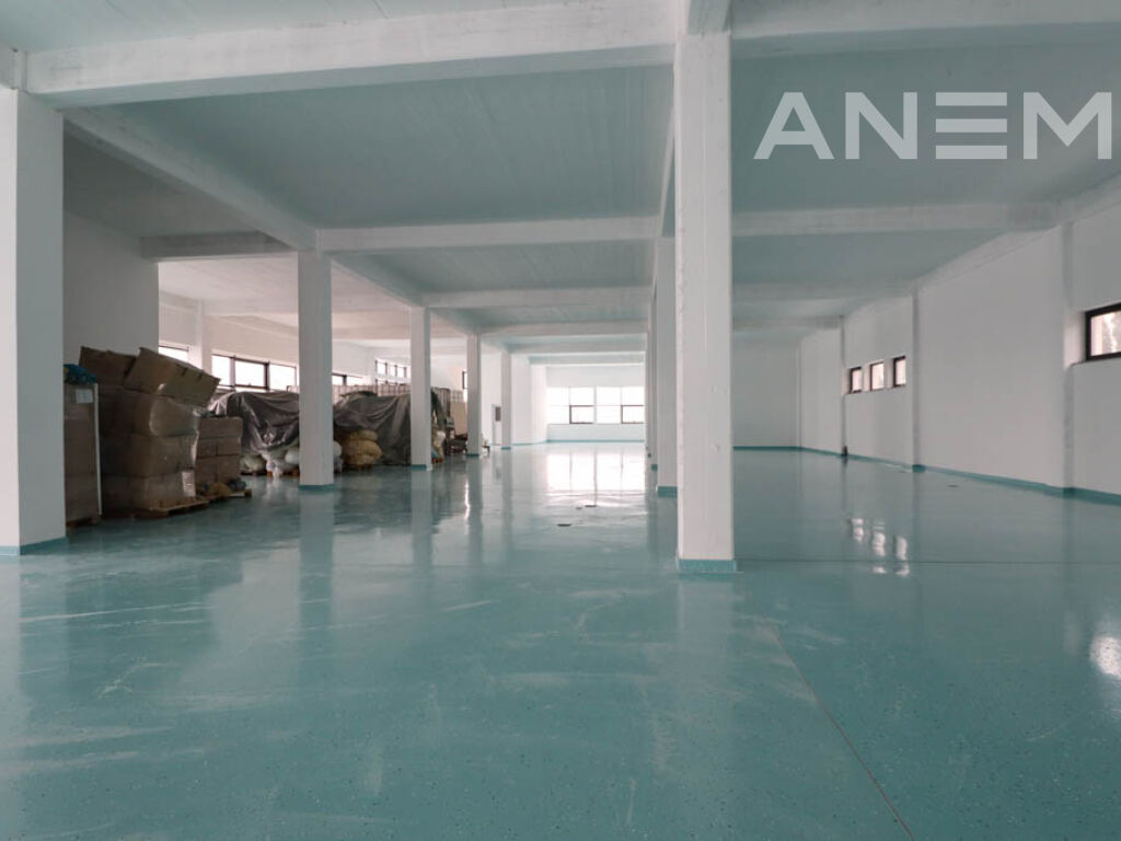 Objekt afarist me qira 1800m² në lagjen Veternik9