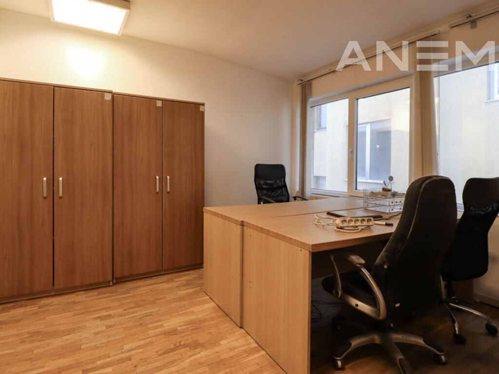 Building for rent 1000m² in Bregu i Diellit neighborhood11