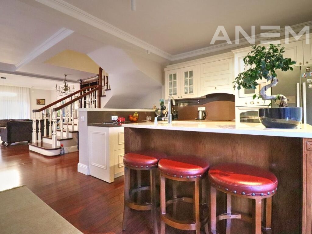 Shtëpi me qira 174m² në Marigona Residence