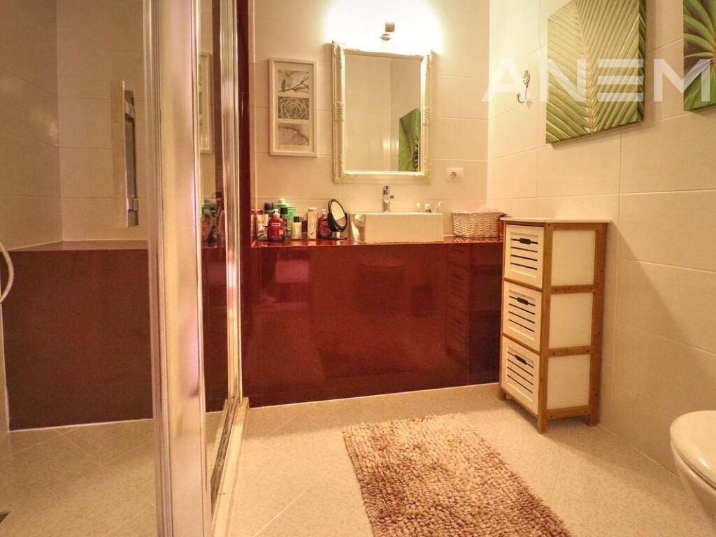 Shtëpi me qira 174m² në Marigona Residence