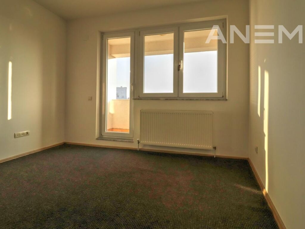 Zyre me qira me 3 njësi në Tophane